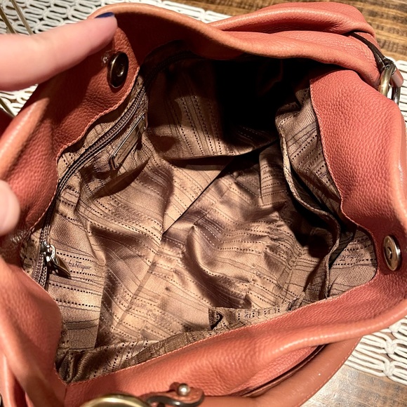 Salvatore Ferragamo Salmon Leather Ruched Hobo Bag [GG-21B247] - Picture 8 of 16